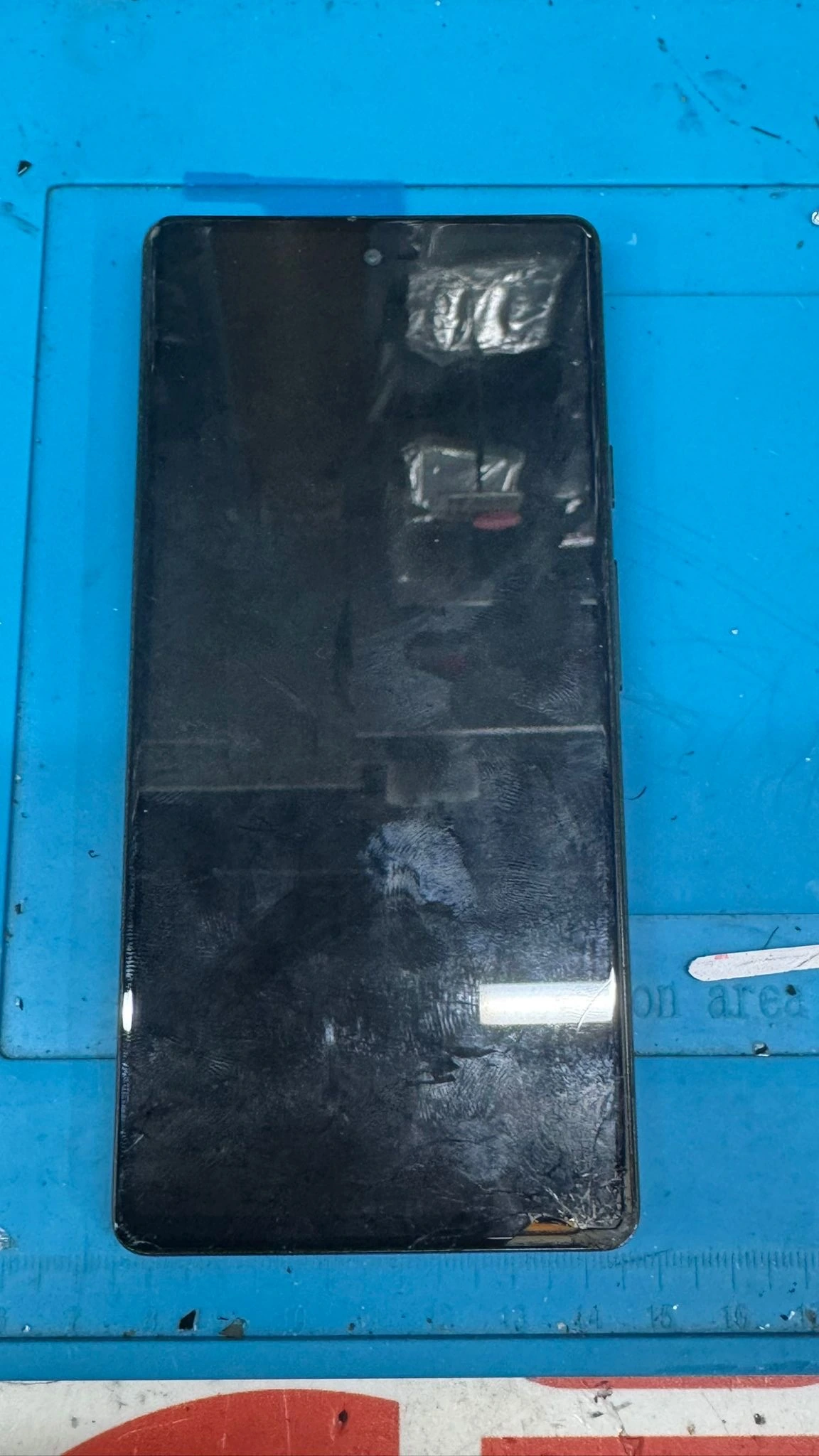 Réparation Google Pixel 6A écran cassé - État initial avant intervention à domicile Hauts-de-Seine