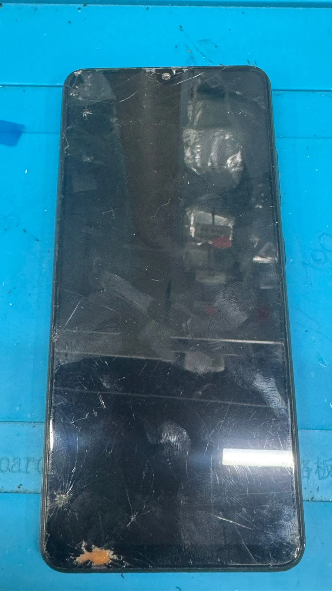 Réparation SAMSUNG A32 - État initial écran cassé avant réparation