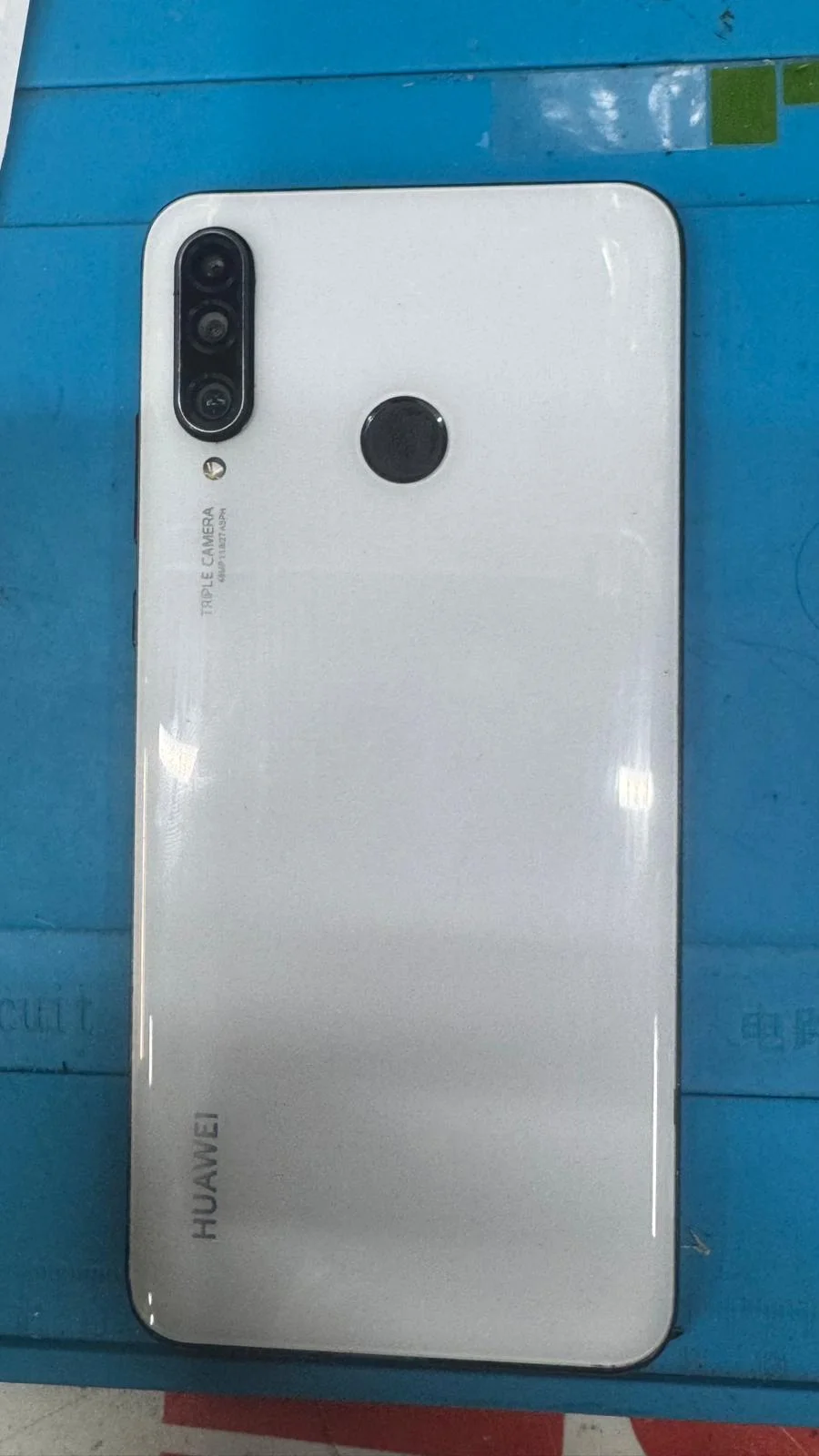 Réparation téléphone HUAWEI P30 LITE cache neuf - Résultat final après remplacement atelier
